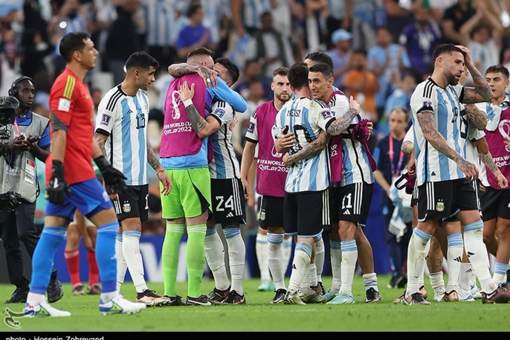 Các cầu thủ Argentina tập trung sau trận đấu