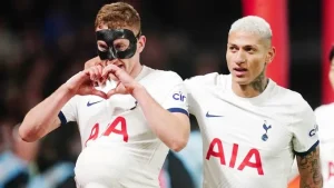 Dejan Kulusevski ghi bàn cho Tottenham