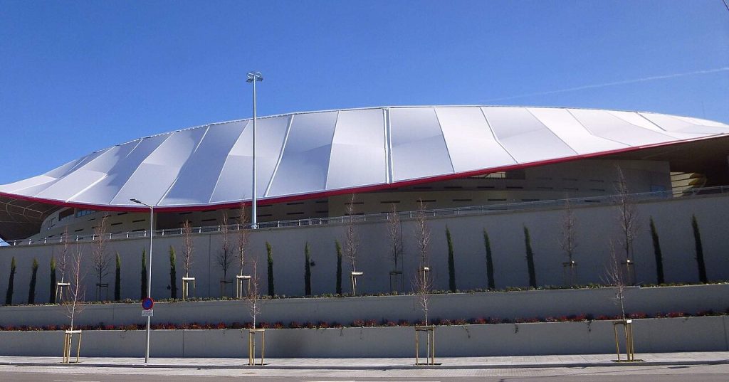 Bên ngoài Estadio Metropolitano tại Madrid