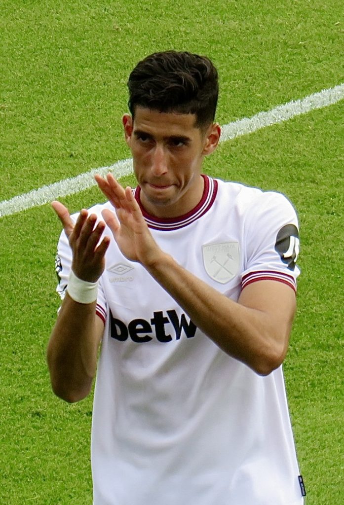 Nayef Aguerd trong giai đoạn thi đấu cho West Ham United