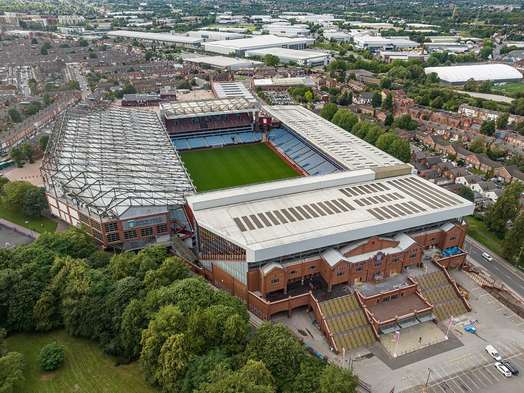 Toàn cảnh Villa Park sân nhà Aston Villa tại Birmingham