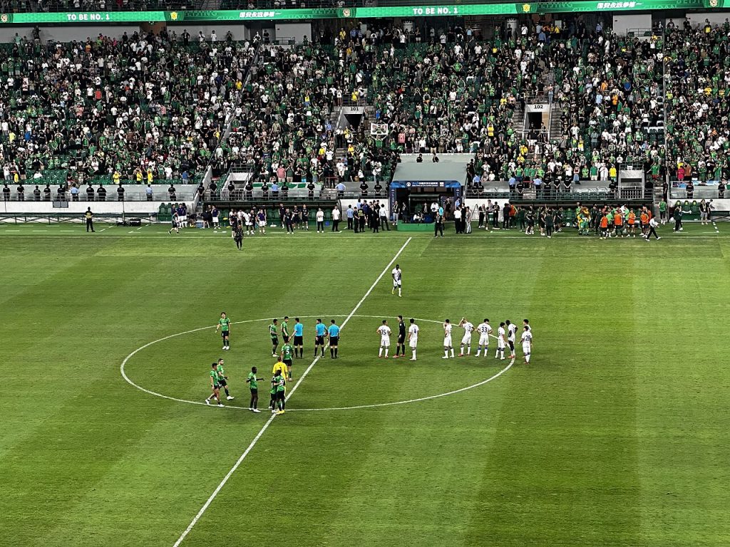 Cầu thủ Beijing Guoan và Shanghai Shenhua tại Chinese Super League