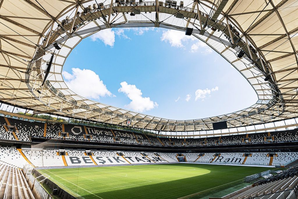 Tüpraş Stadyumu Beşiktaş Park địa điểm chung kết Conference League 2027