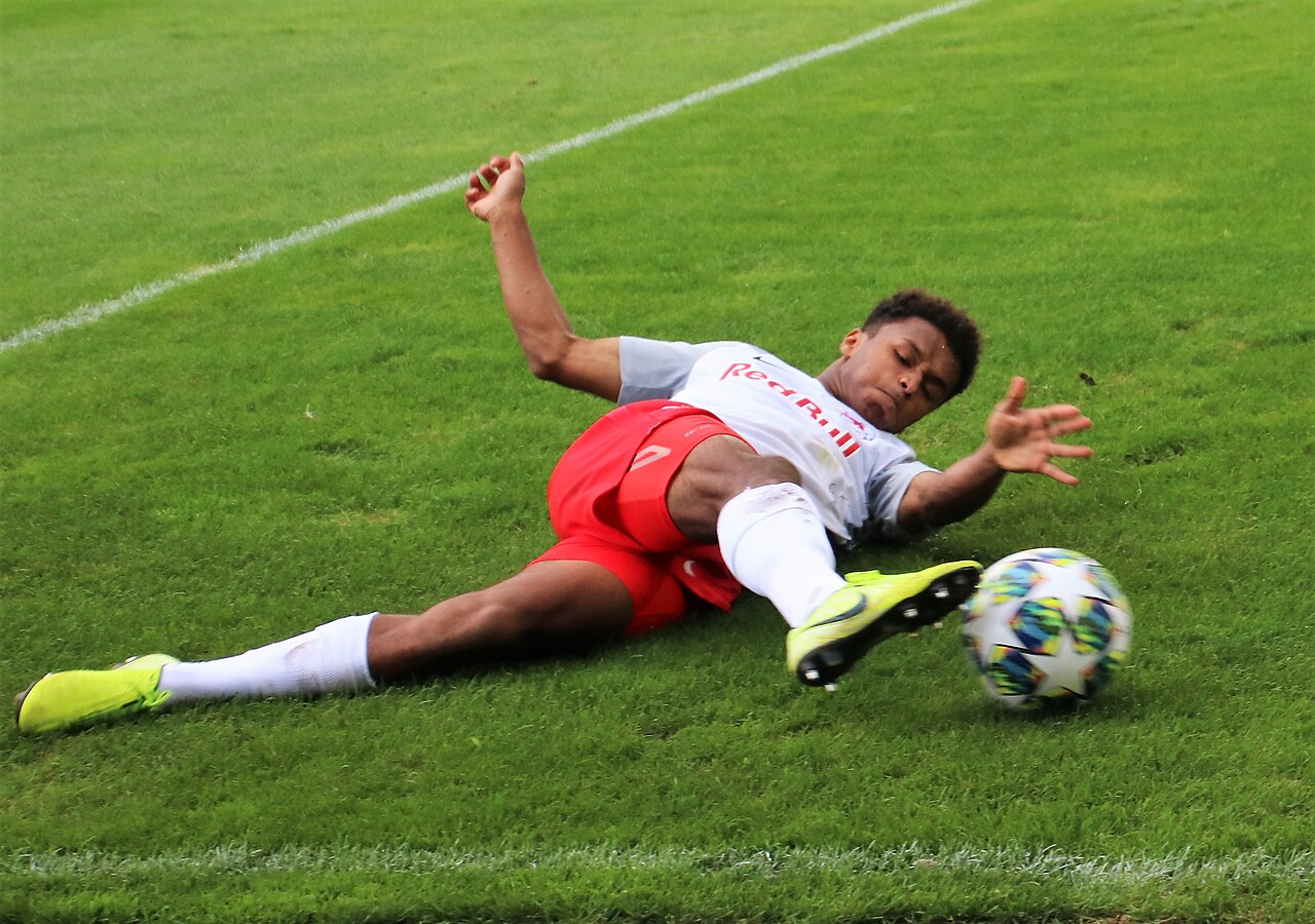 Các cầu thủ thi đấu tại UEFA Youth League 2026/27