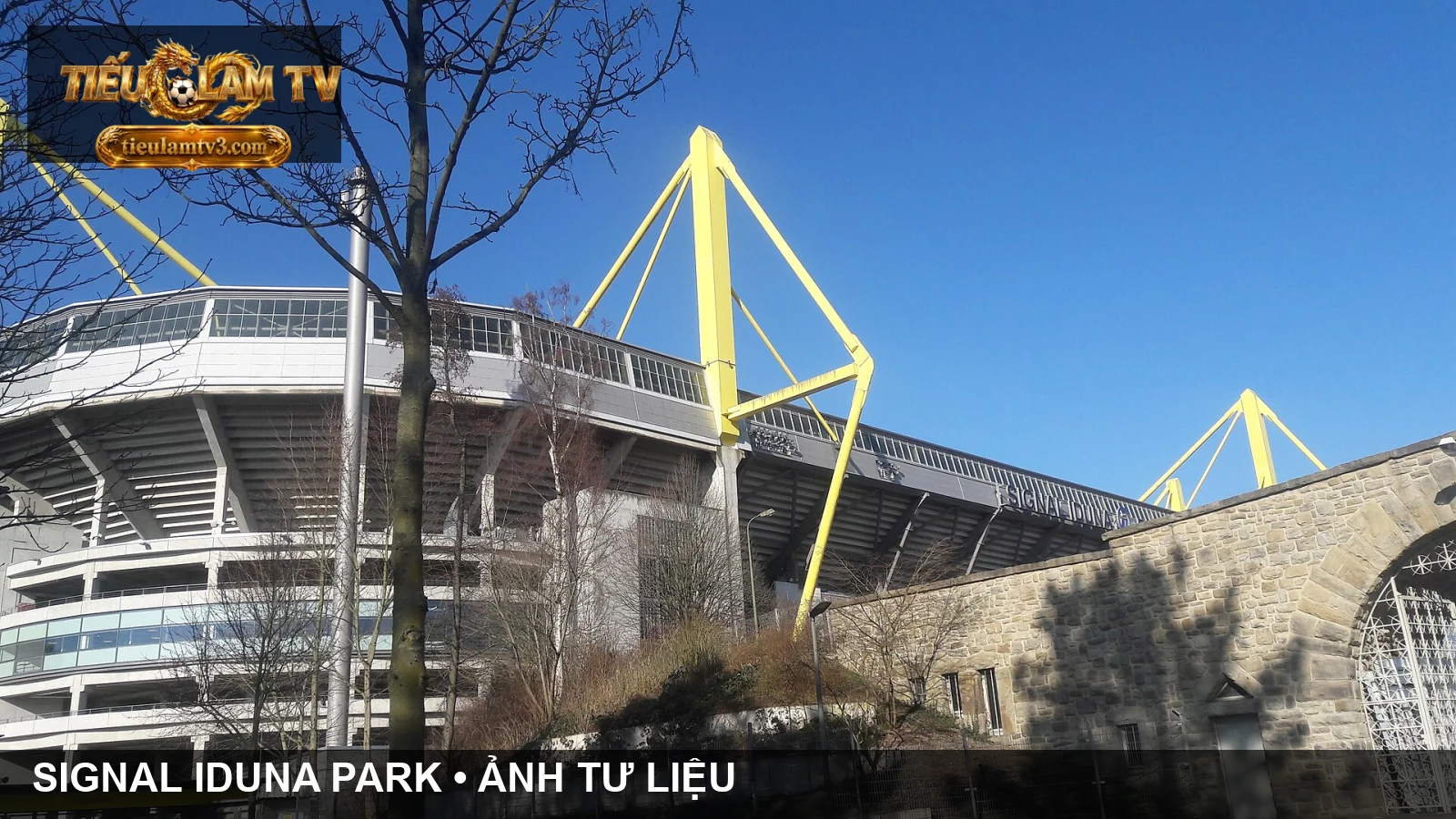 Signal Iduna Park của Borussia Dortmund trong ảnh tư liệu