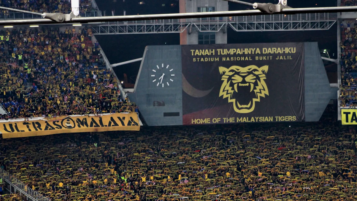 Khán đài cổ động viên Malaysia tại một trận chung kết AFF Championship