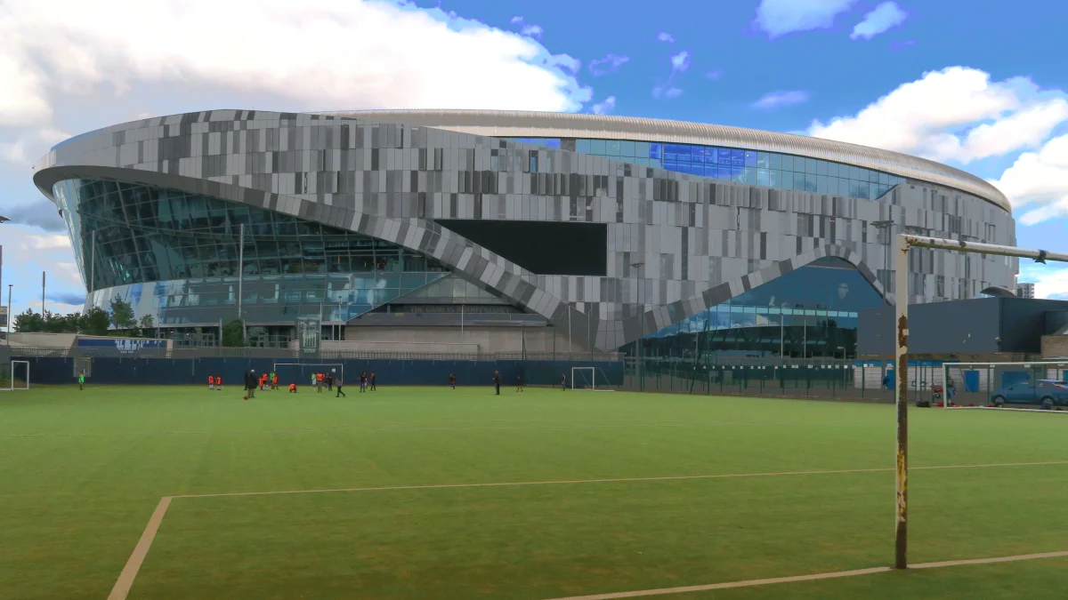 Toàn cảnh Tottenham Hotspur Stadium nhìn từ phía đông